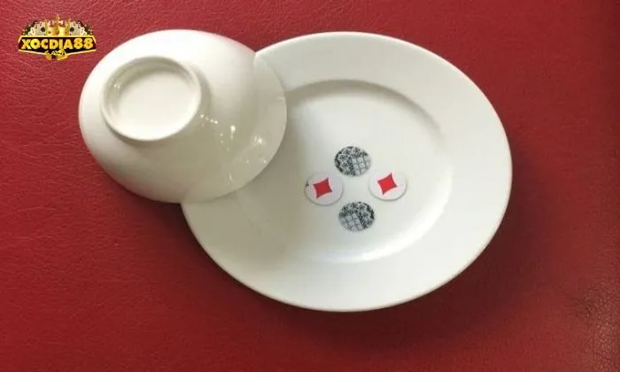 dụng cụ chơi xóc đĩa Dụng cụ chơi xóc đĩa